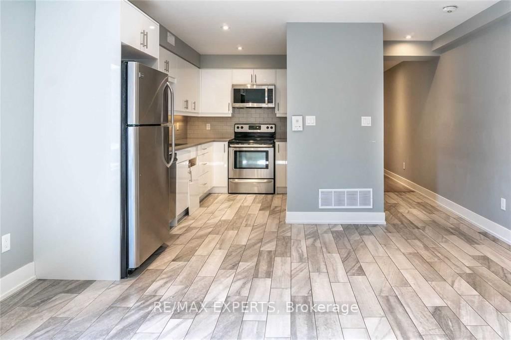 Upper-2 Hyde Avenue, Toronto, ON, photo 3