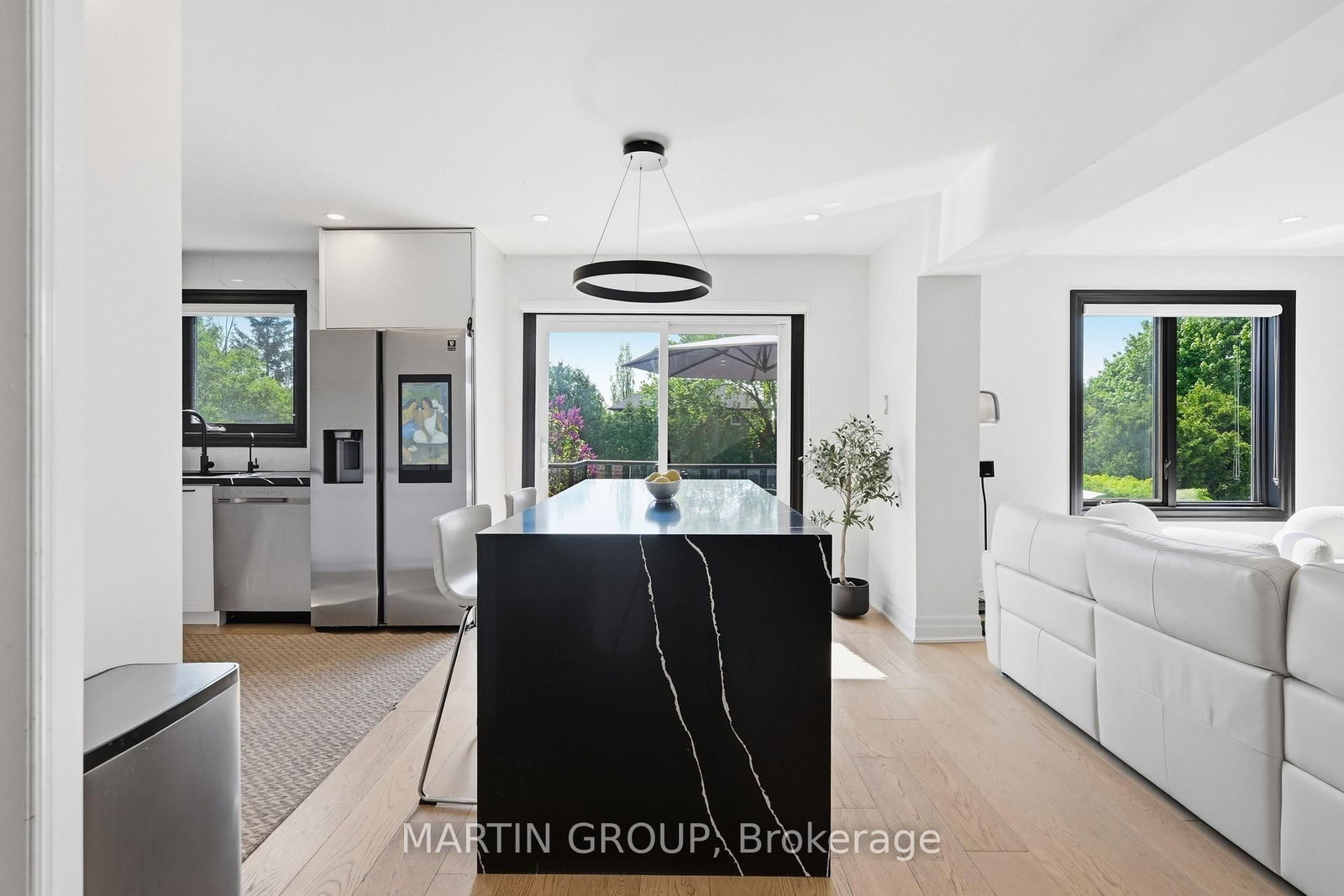 376 Carrier Lane • Oakville, ON photo 14