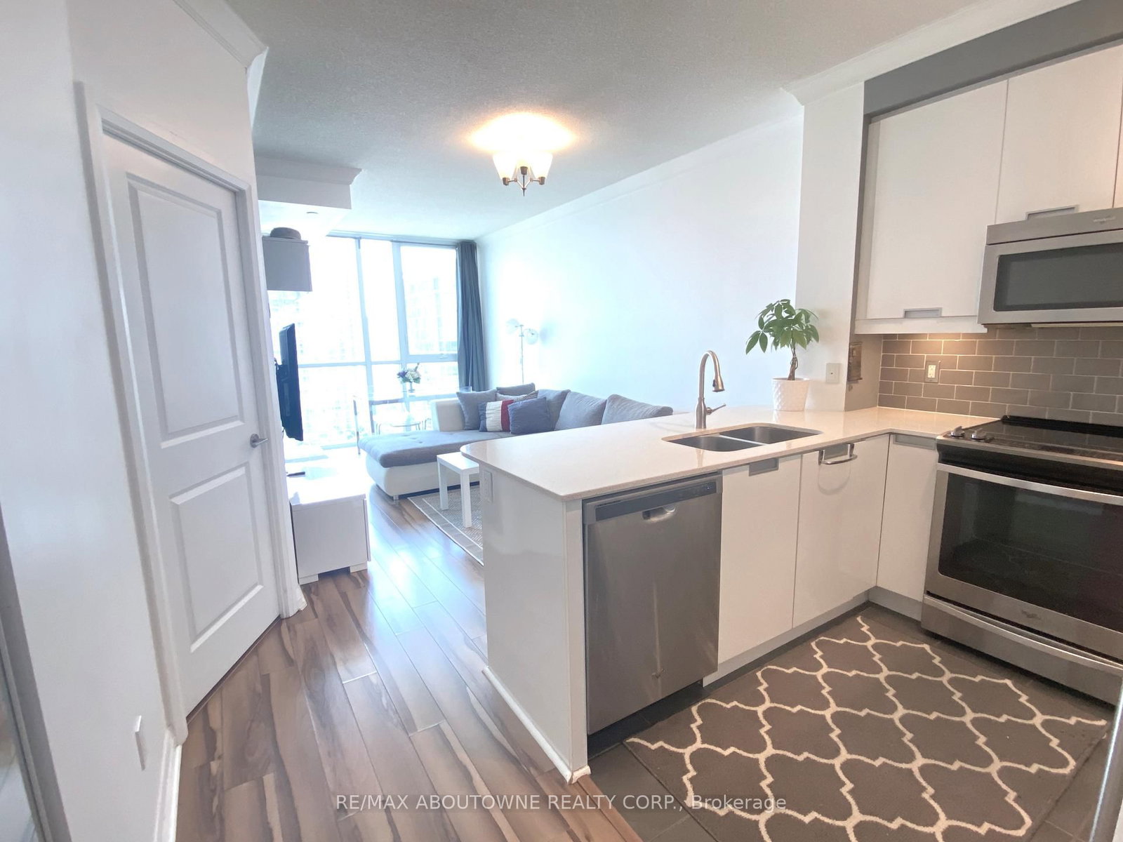 75 Eglinton Avenue W, Unit 1503 - Photo 2