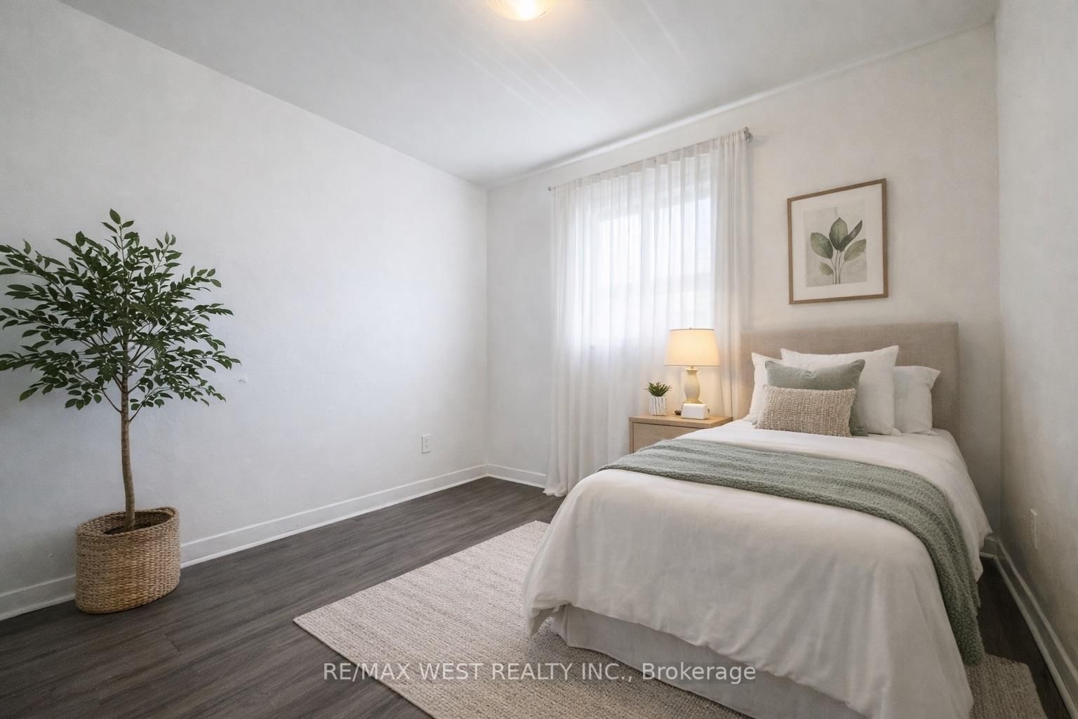 25 Bimini Crescent • Toronto, ON photo 11