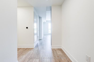 Unit 710 — 858 Dupont Street — photo 6