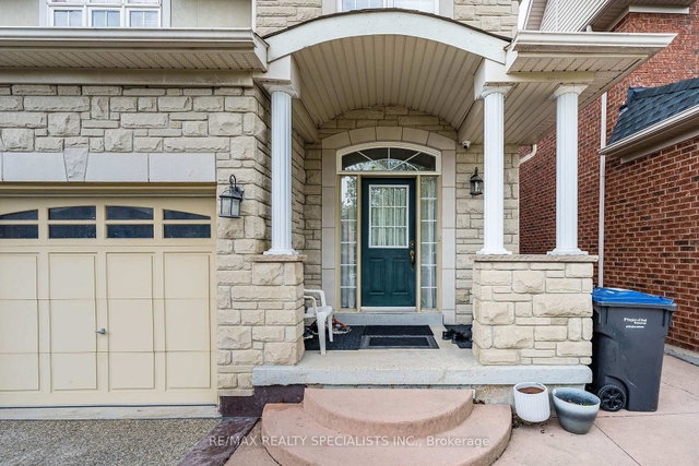 18 Long Meadow Road