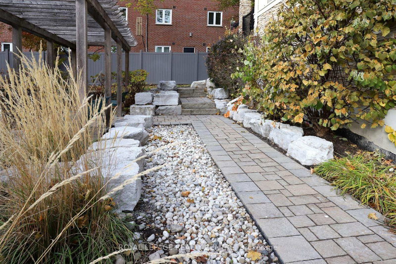 10 - 3077 Cawthra Road
