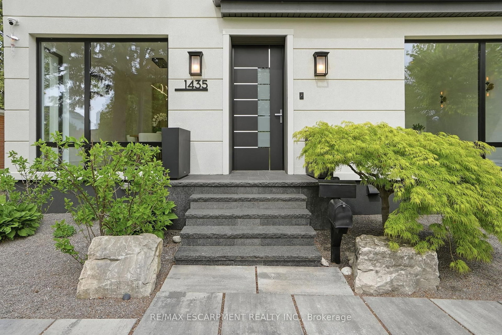1435 Applewood Road - Photo 4