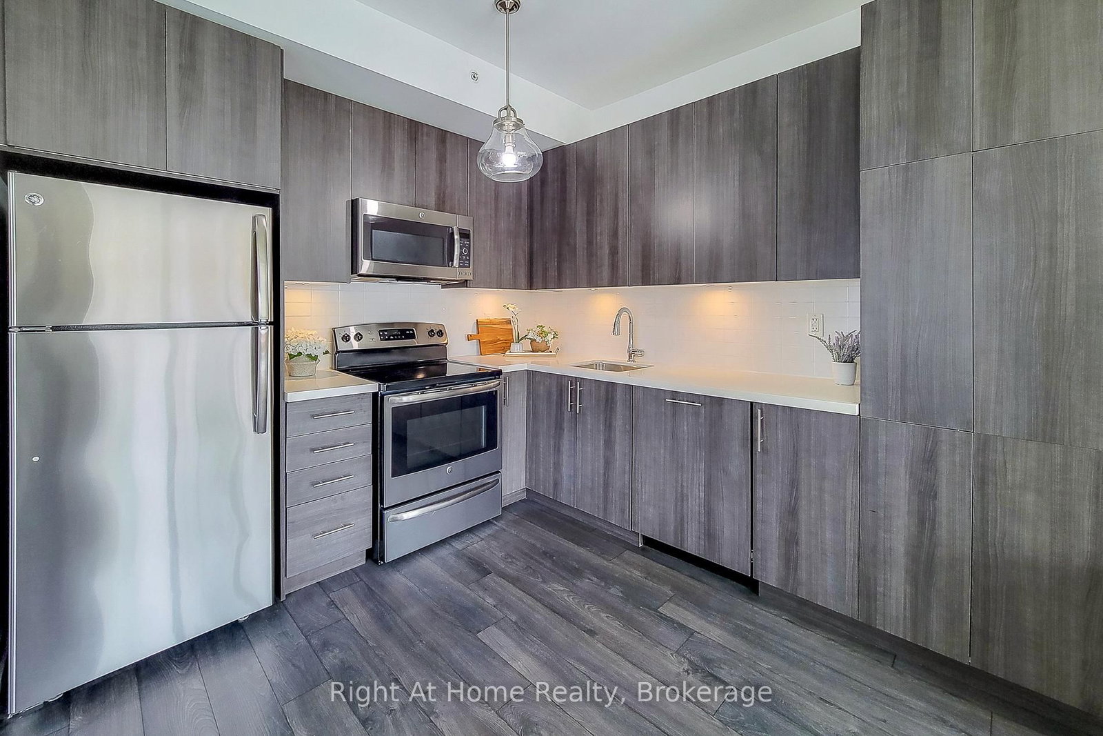 1284 Guelph Line • #318 • Burlington, ON photo 13
