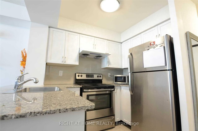1016 - 812 Lansdowne Avenue
