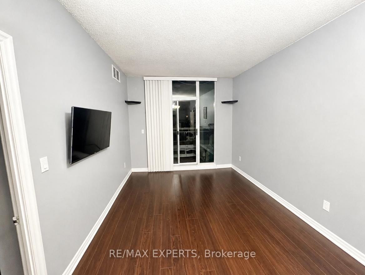 1359 Rathburn Mississauga,ON L4W 5P7 — Photo 4