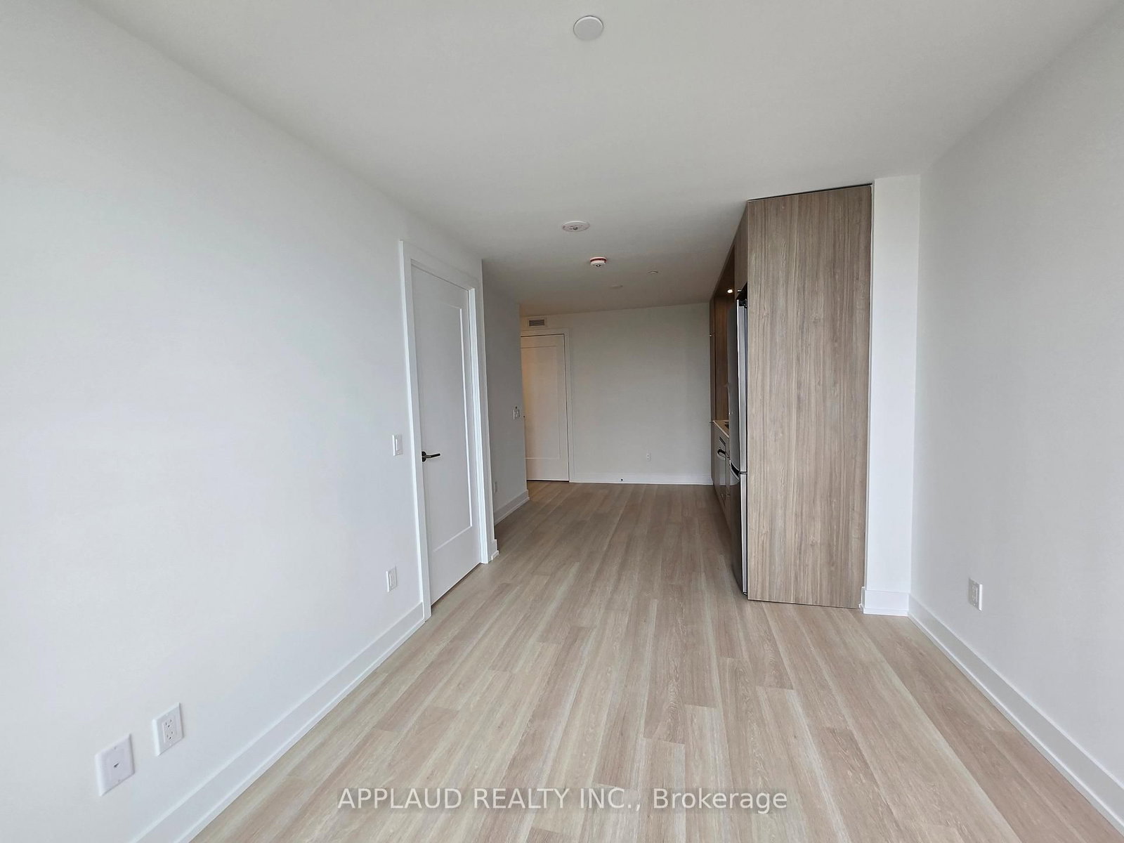 60 Central Park Road, Unit 2007 - Photo 5