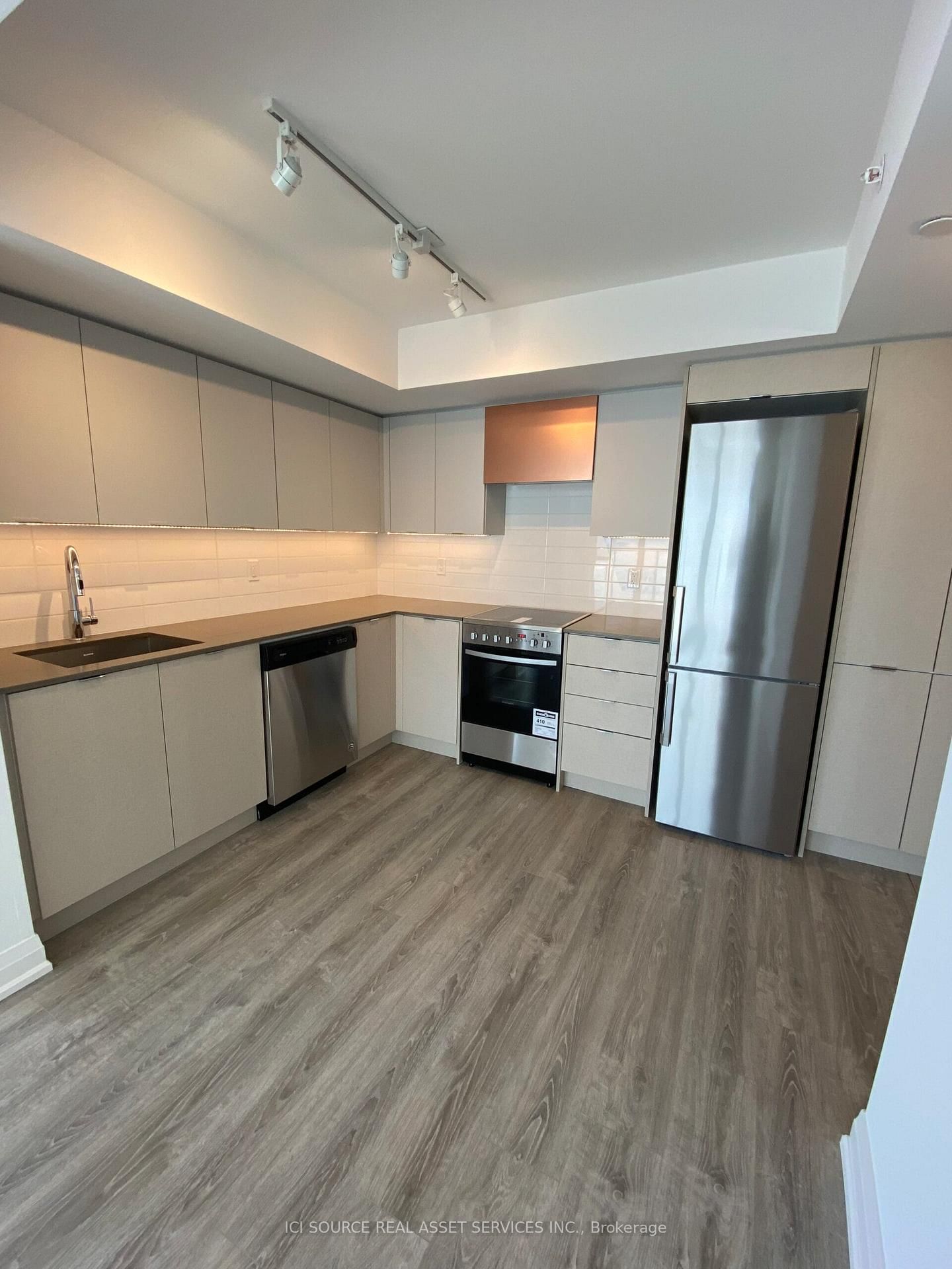 30 Gibbs Road, Unit 1009 - Photo 10