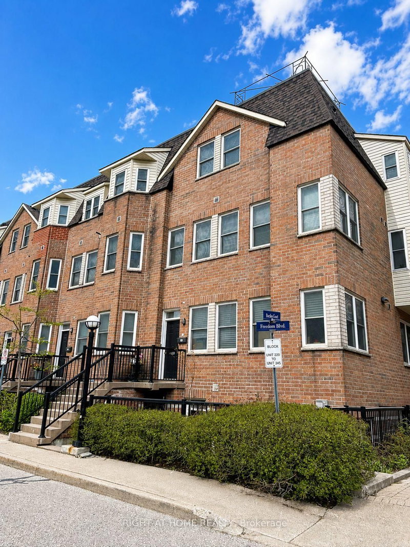 221 - 760 Lawrence Avenue W