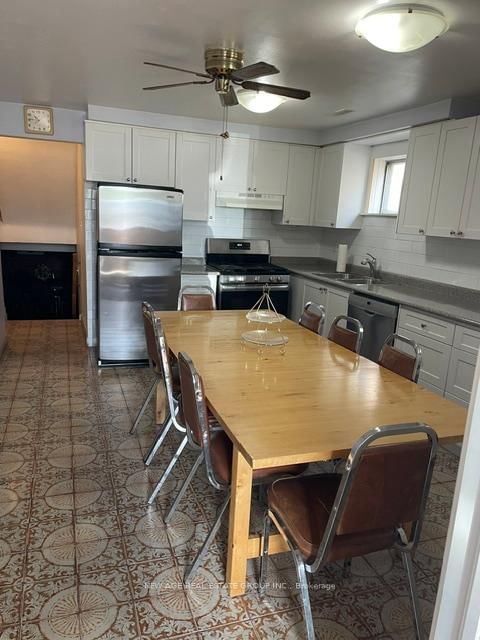 112 W Anthia Drive • Toronto, ON photo 15