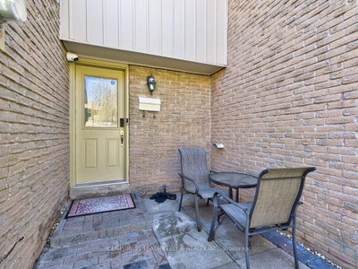 1552 Lancaster Drive • #56 • Oakville, ON photo 2