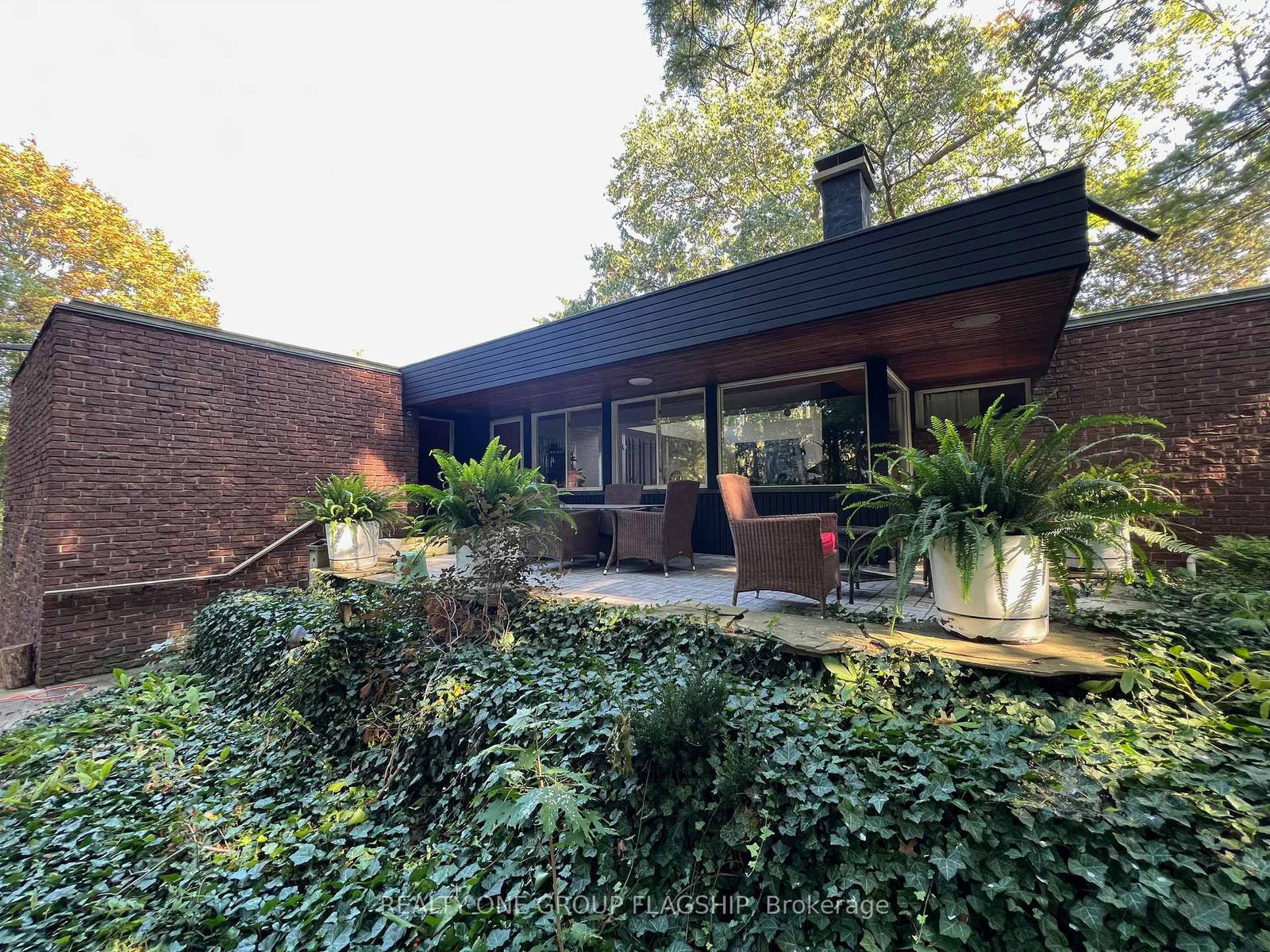 1379 Clarkson Road N • Mississauga, ON photo 3