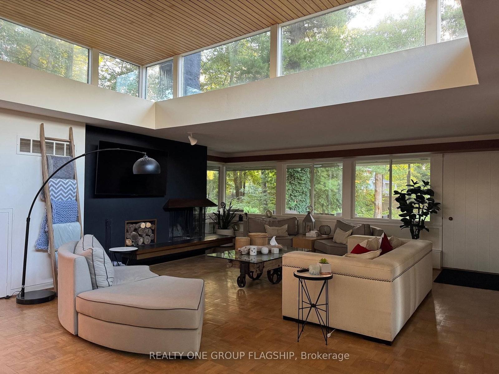 1379 Clarkson Road N • Mississauga, ON photo 5