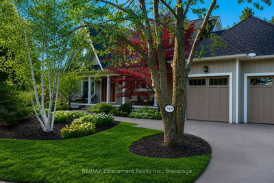 5-bed Detached House · 549 Jeanette Dr