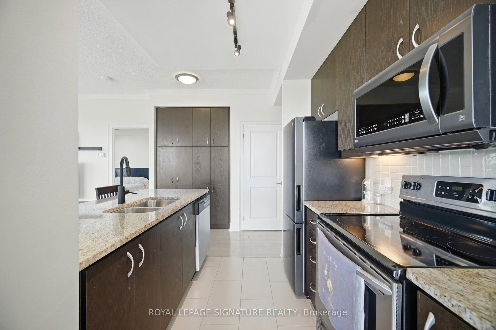 100 John Brampton,ON L6W 0A8 — Photo 8