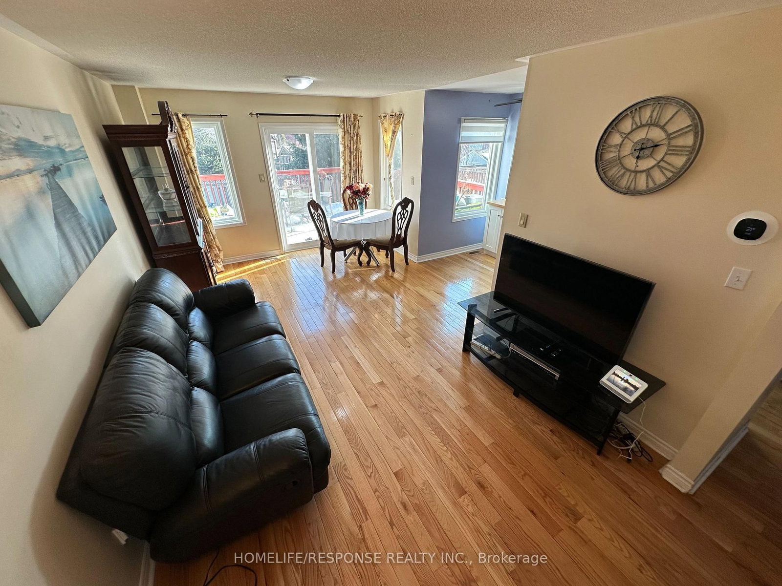 89 RAVENSCLIFFE Court • Brampton, ON photo 2