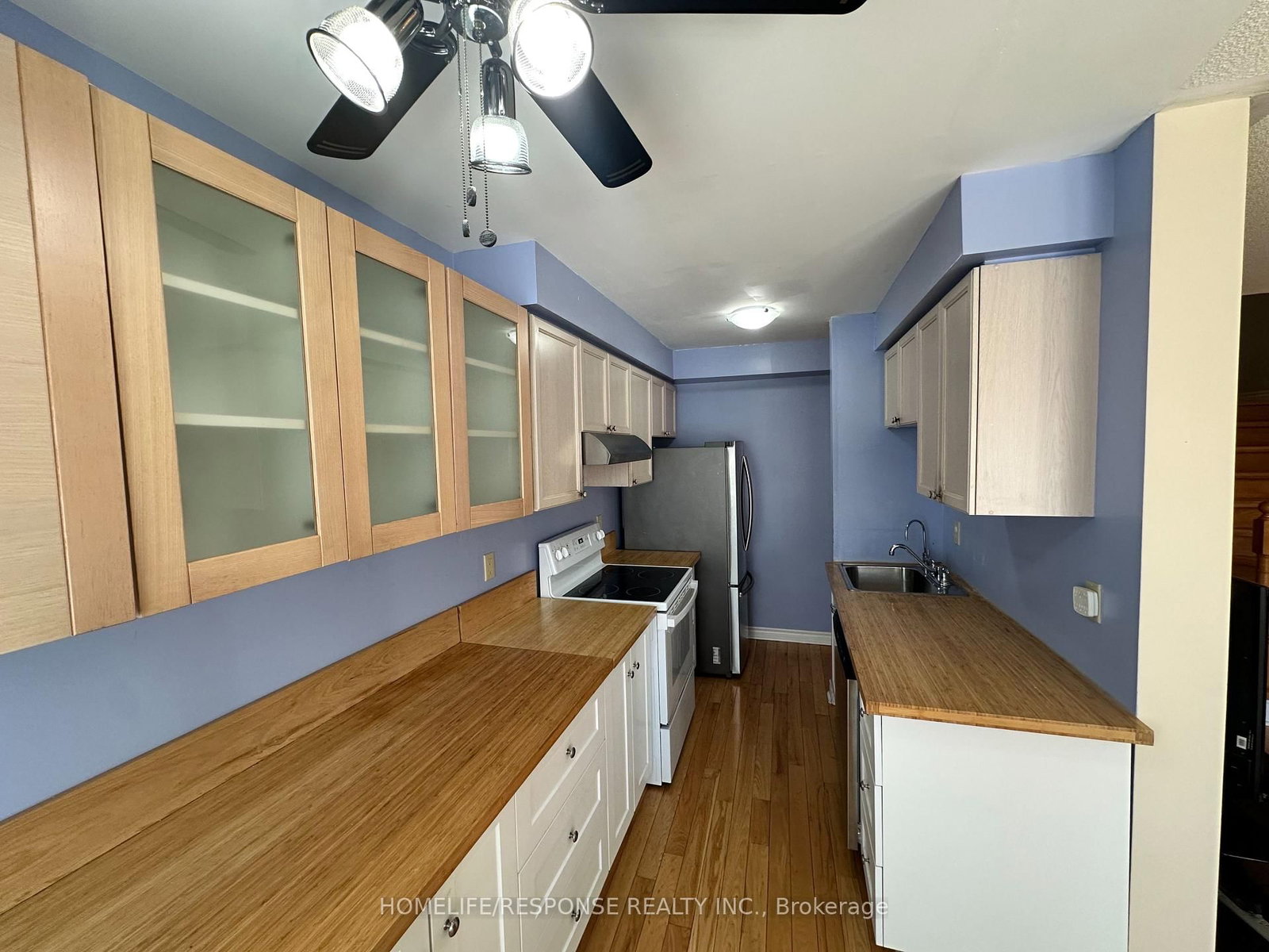 89 RAVENSCLIFFE Court • Brampton, ON photo 5