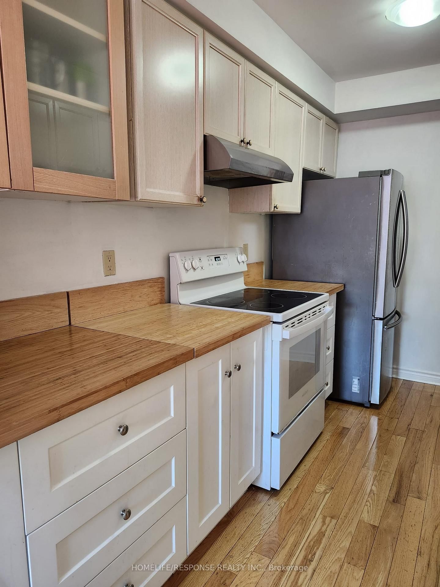 89 RAVENSCLIFFE Court • Brampton, ON photo 6