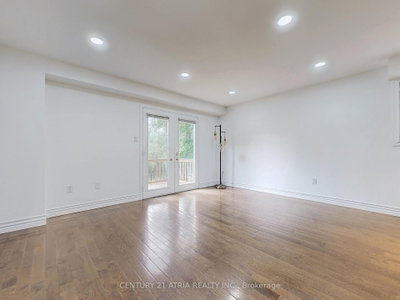 1366 Treeland Street • Burlington, ON photo 8