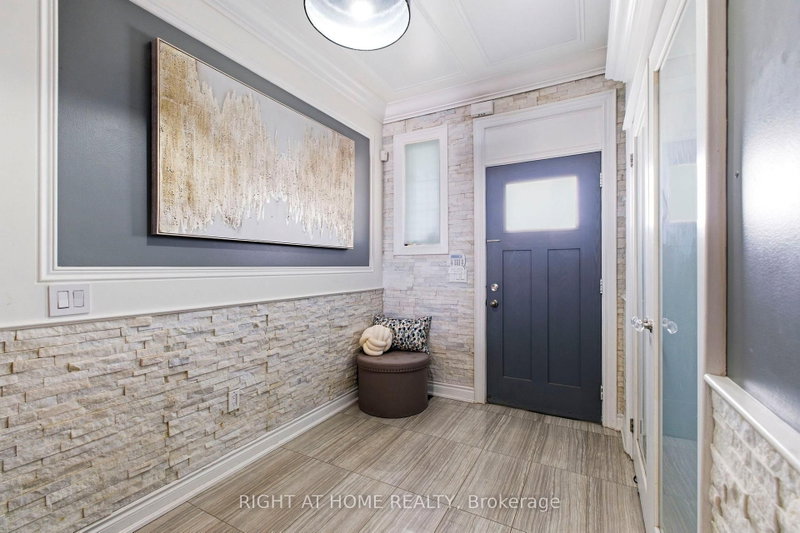 10 Learmont Ave photo 3