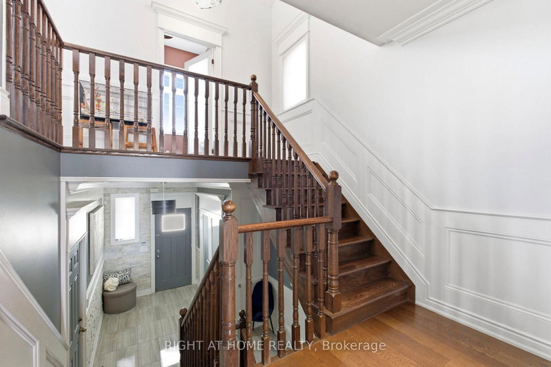 10 Learmont Ave photo 4