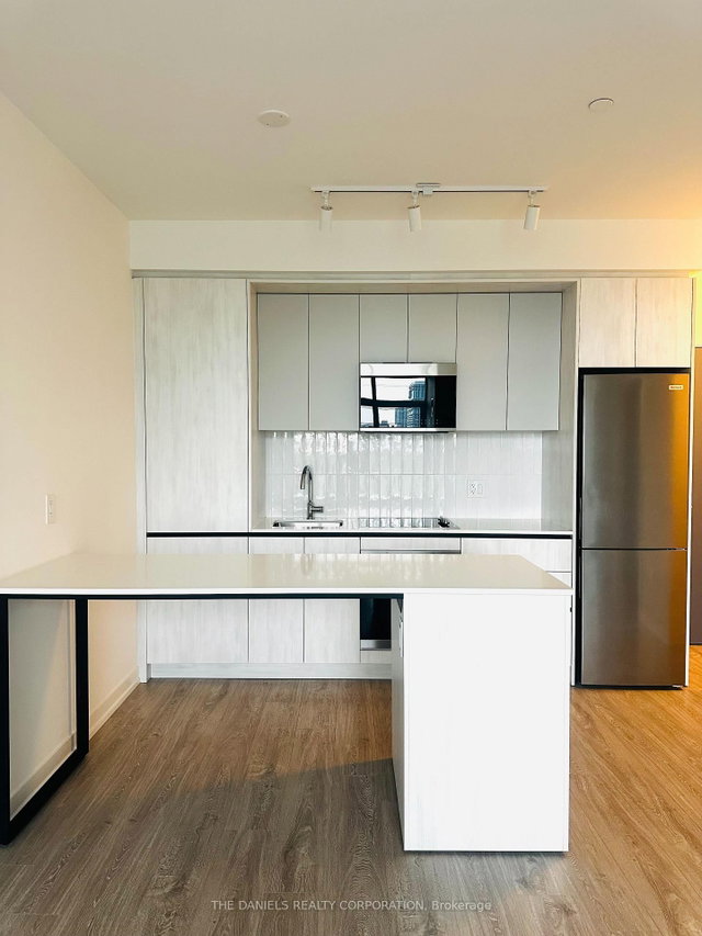 319 - 2485 Eglinton Avenue W