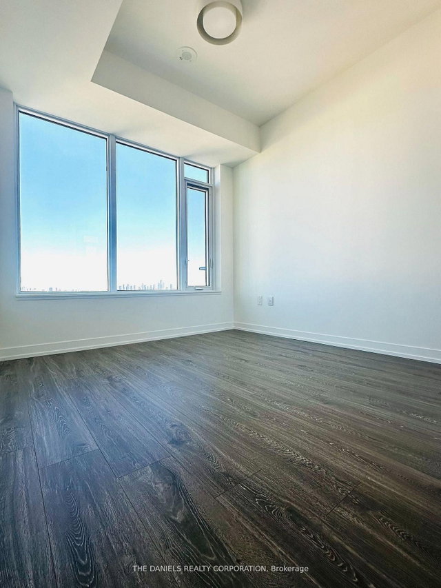 813 - 2485 Eglinton Avenue W
