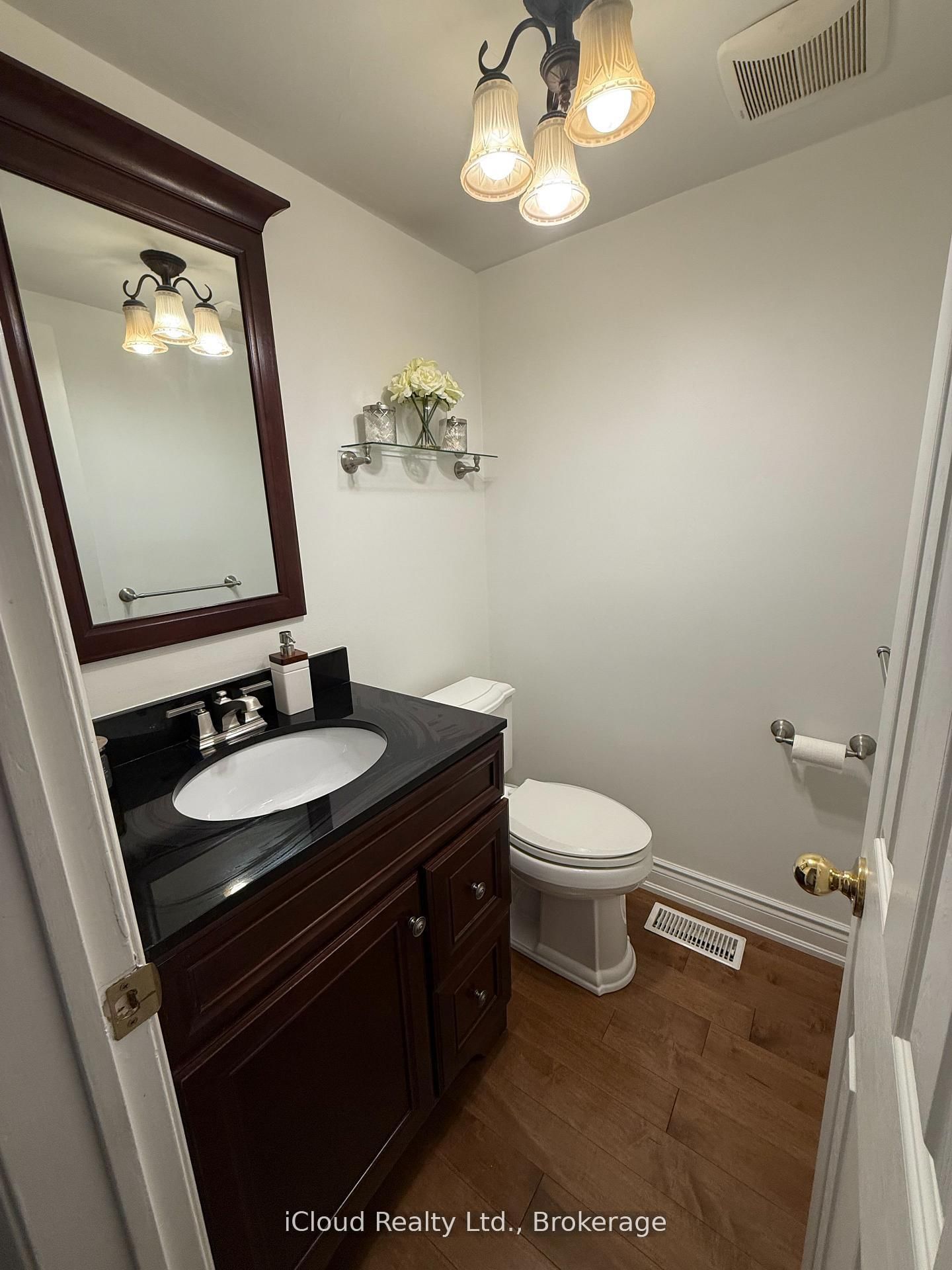 2067 Hunters Wood Drive • Burlington, ON photo 11