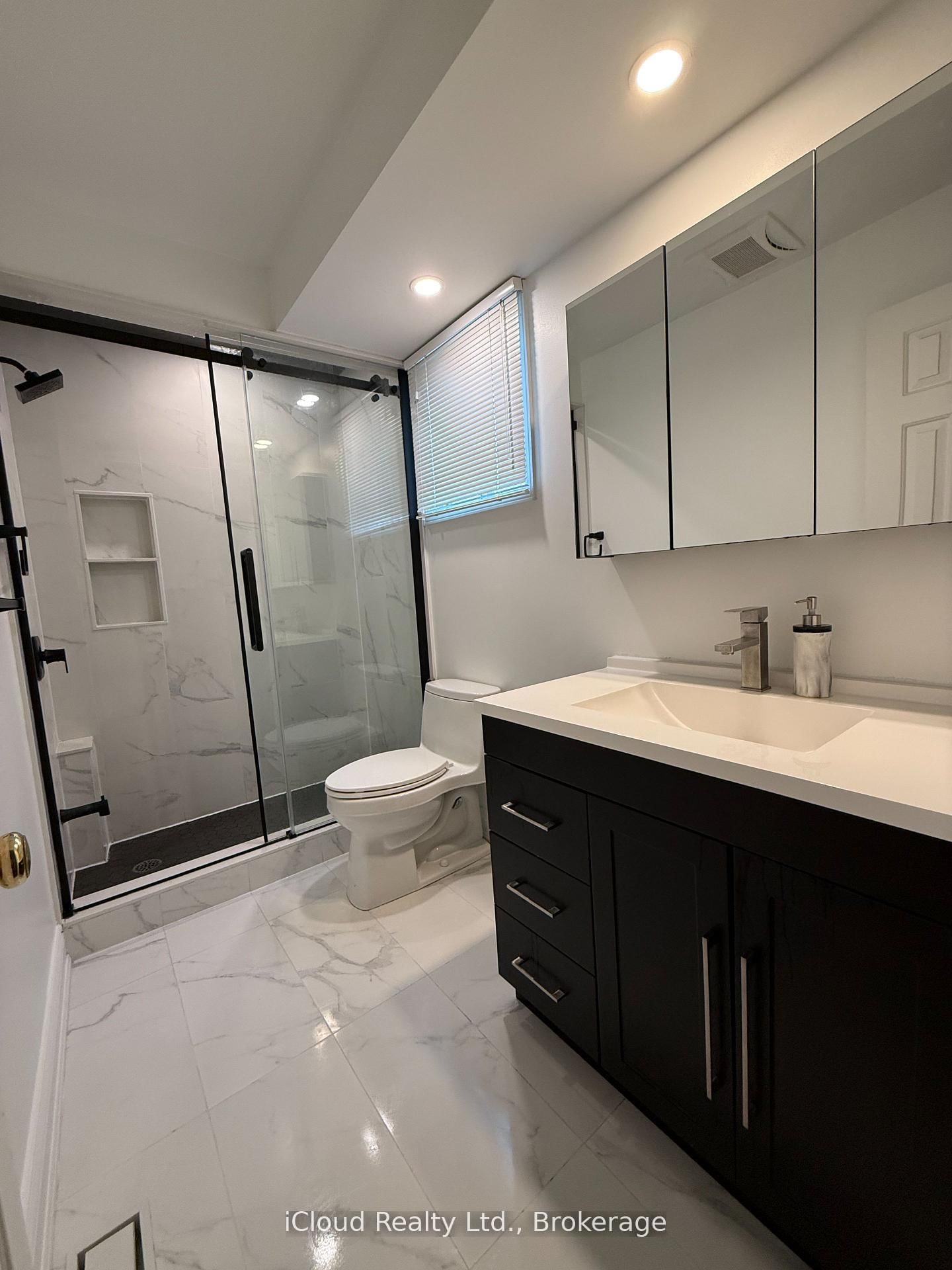 2067 Hunters Wood Drive • Burlington, ON photo 14