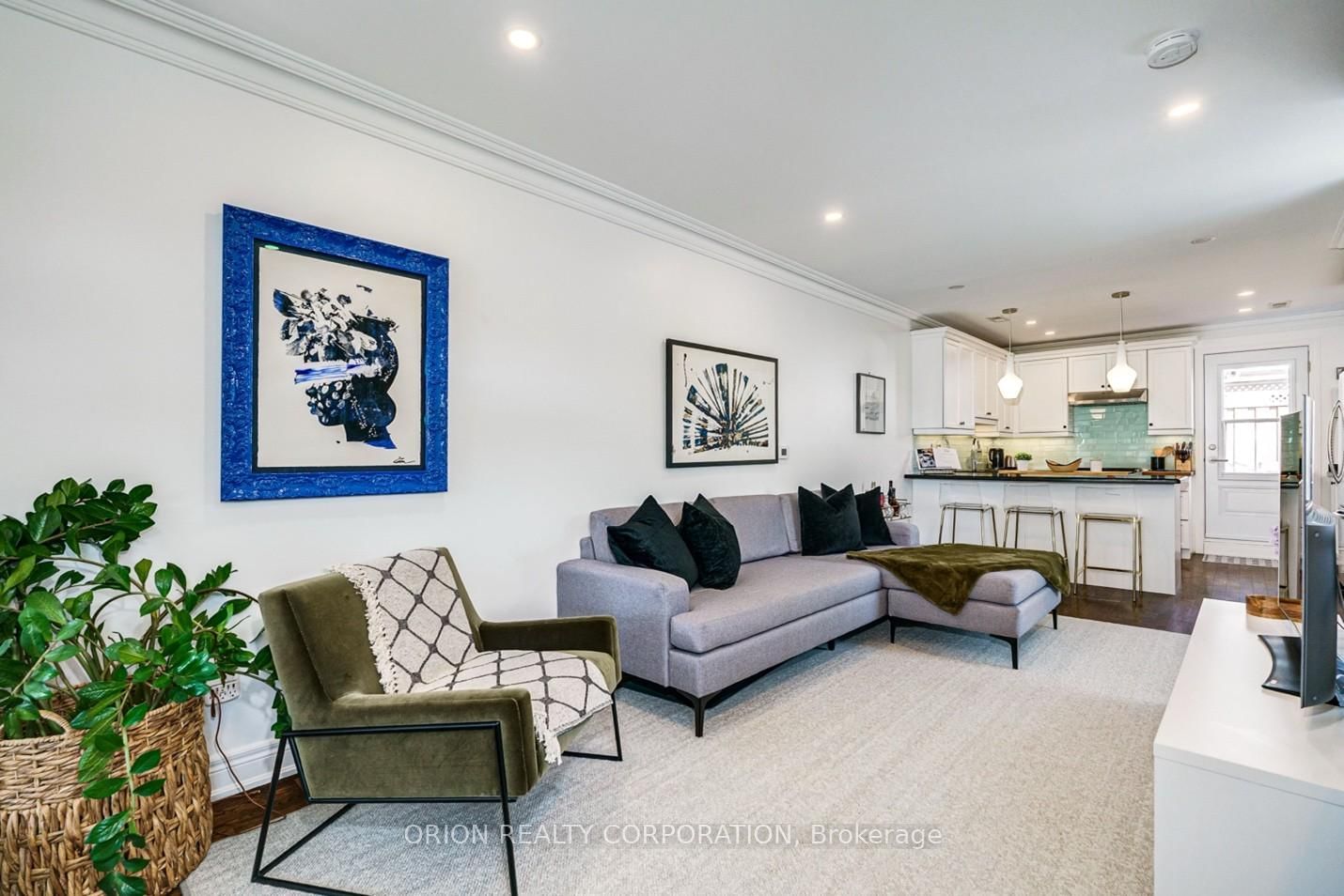 6 St Raymond Heights • Toronto, ON photo 7