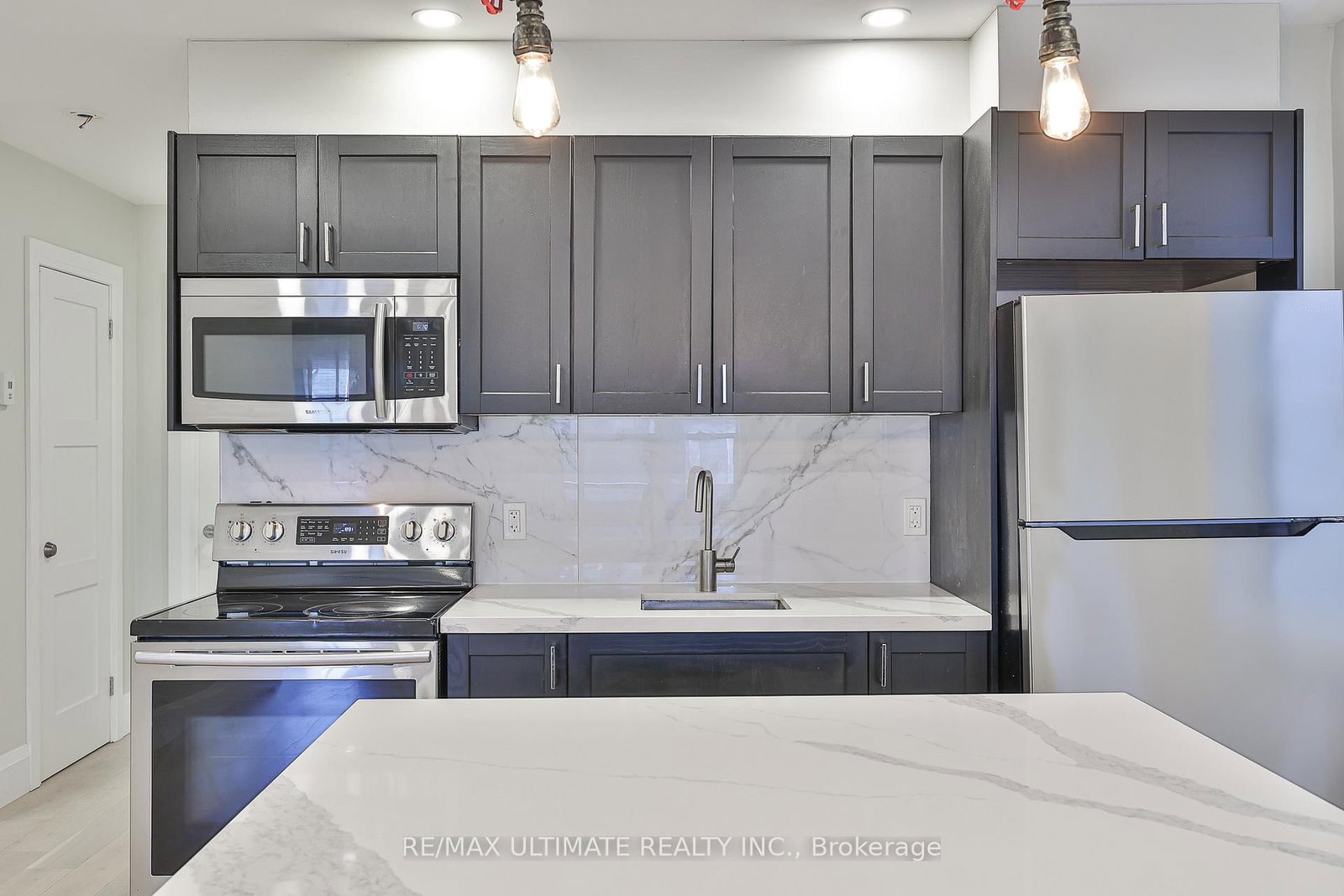 8 Grafton Avenue • Toronto, ON photo 11