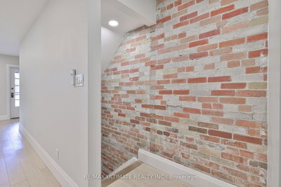 8 Grafton Avenue • Toronto, ON