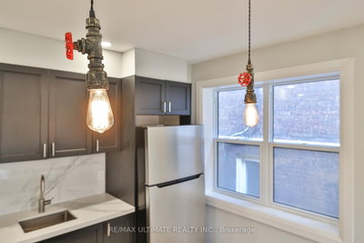 8 Grafton Avenue • Toronto, ON