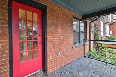 8 Grafton Avenue • Toronto, ON