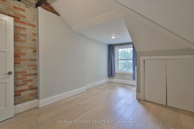 8 Grafton Avenue • Toronto, ON