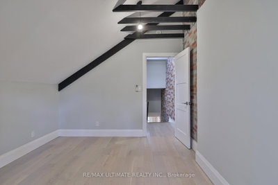 8 Grafton Avenue • Toronto, ON