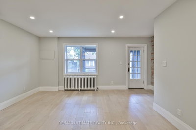 8 Grafton Avenue • Toronto, ON