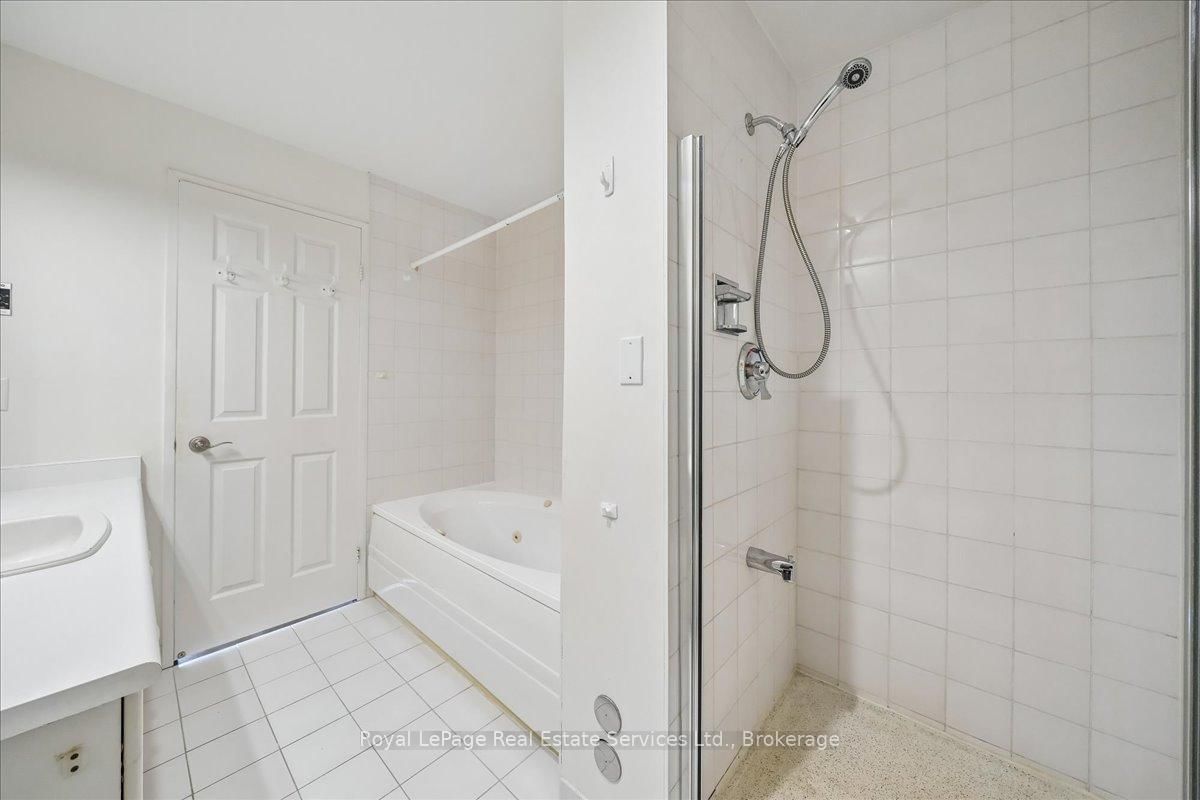 2511 Lakeshore Road W • #405 • Oakville, ON photo 21