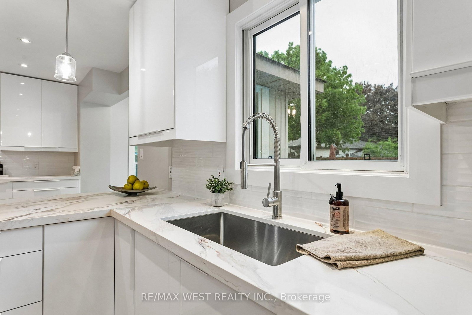 563 Joyce Boulevard • Milton, ON photo 17