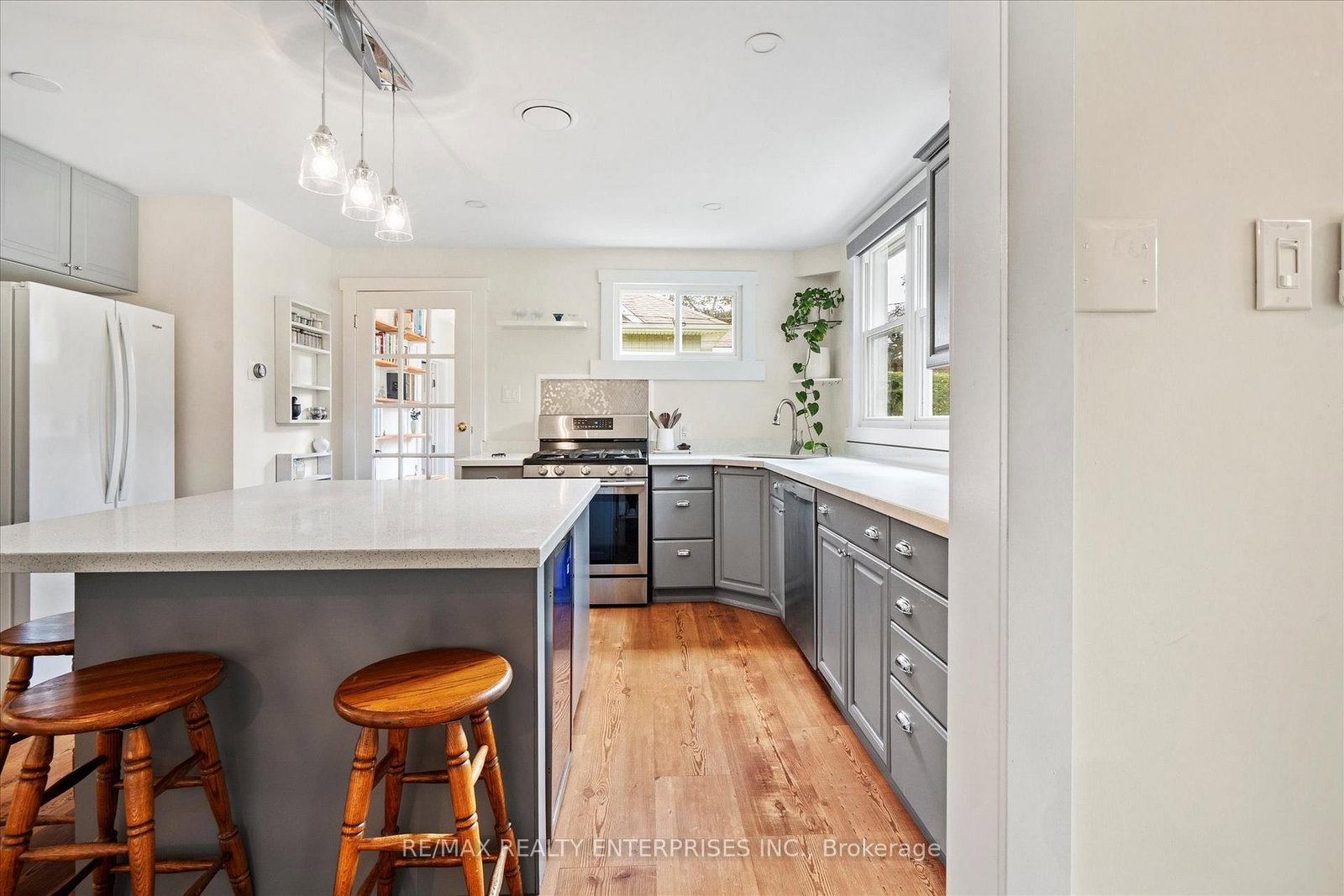6295 Guelph Line • Burlington, ON photo 12
