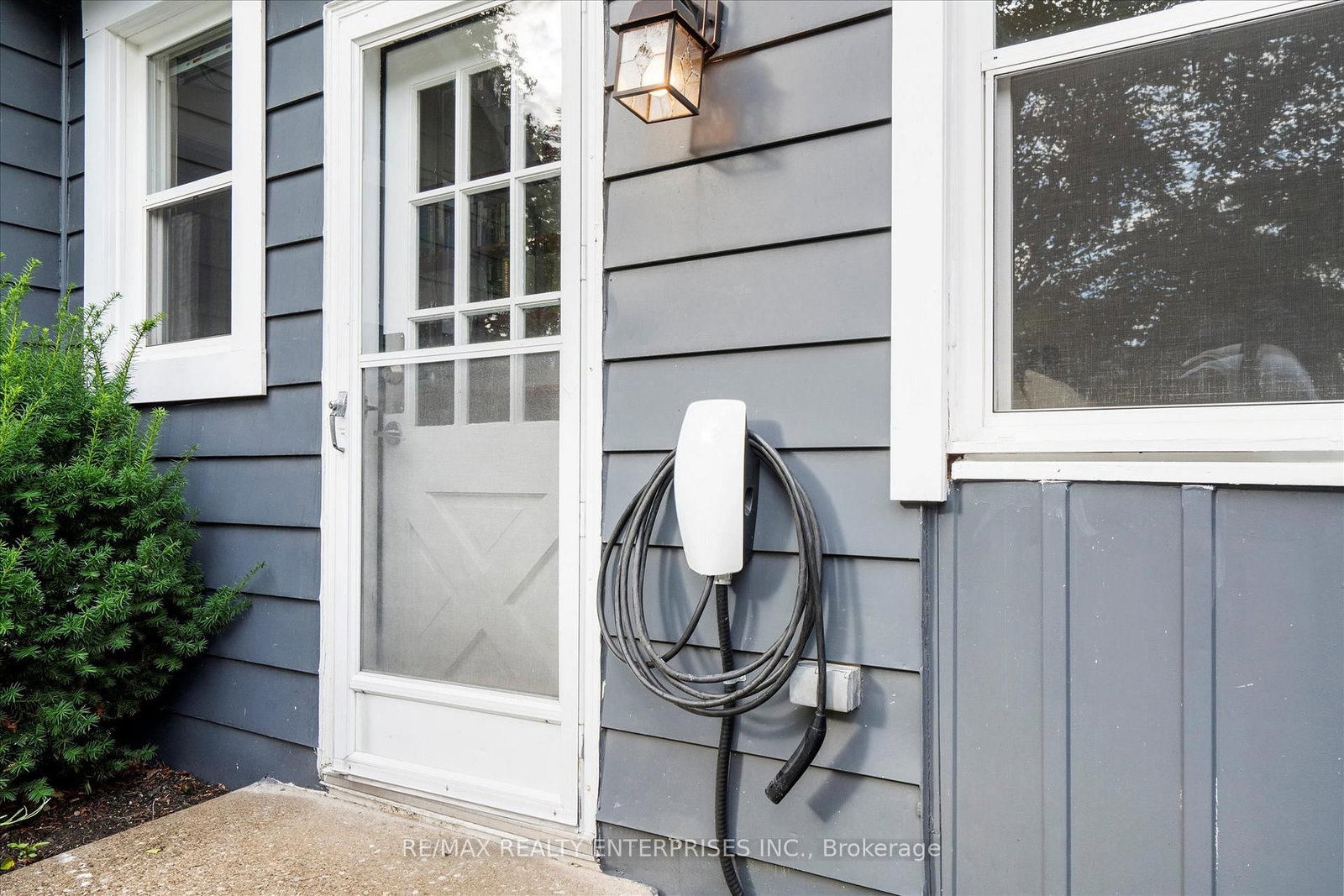 6295 Guelph Line • Burlington, ON photo 38