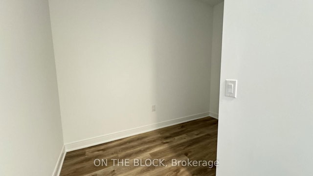423 - 86 Dundas Street E