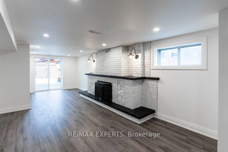 107 Cabana Dr photo 4