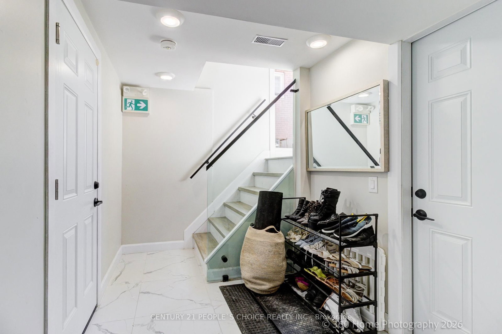 Lower-37 Bentworth Avenue, Toronto, ON, photo 4