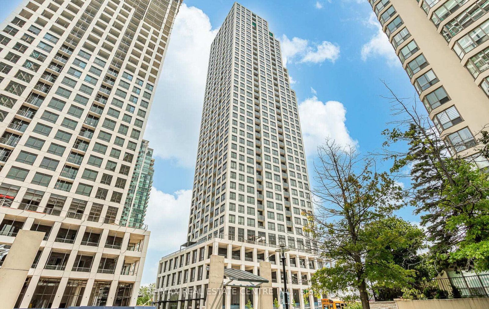 36 Elm Drive W • #1610 • Mississauga, ON photo 2