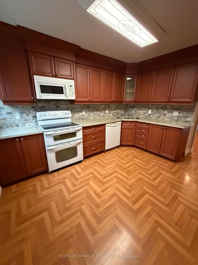 58 - 400 Bloor Street