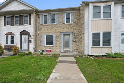 3-bed Townhouse, Condo · 900 Central Park Dr