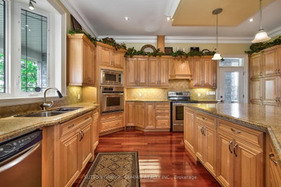 5431 Appleby Line — more photos