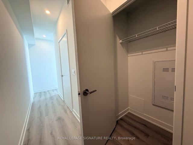 1911 - 1 Fairview Road E
